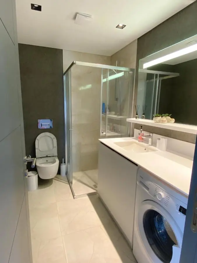 Luxury Central Fully Equipped 3BR 2BA Apartment by Siena Suites