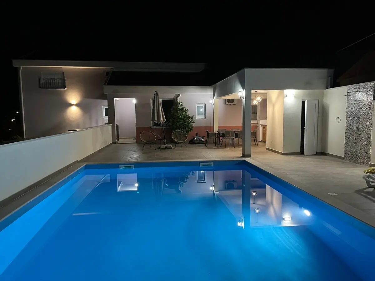 6-bedroom with pool ( Villa Nerry )