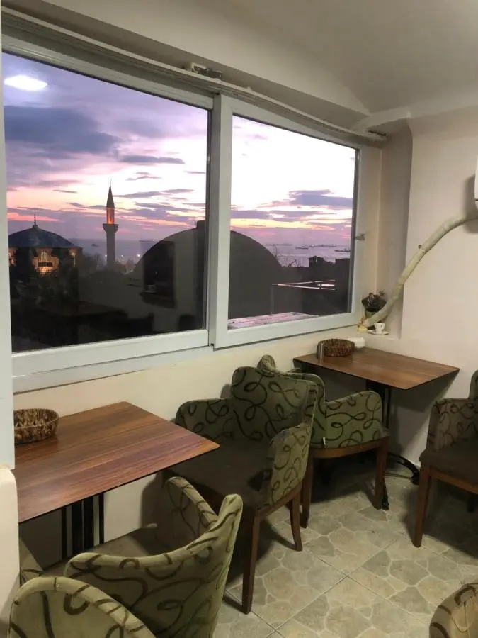 BACHOS HOTEL SULTANAHMET enjoy breakfast on the sea view terrace