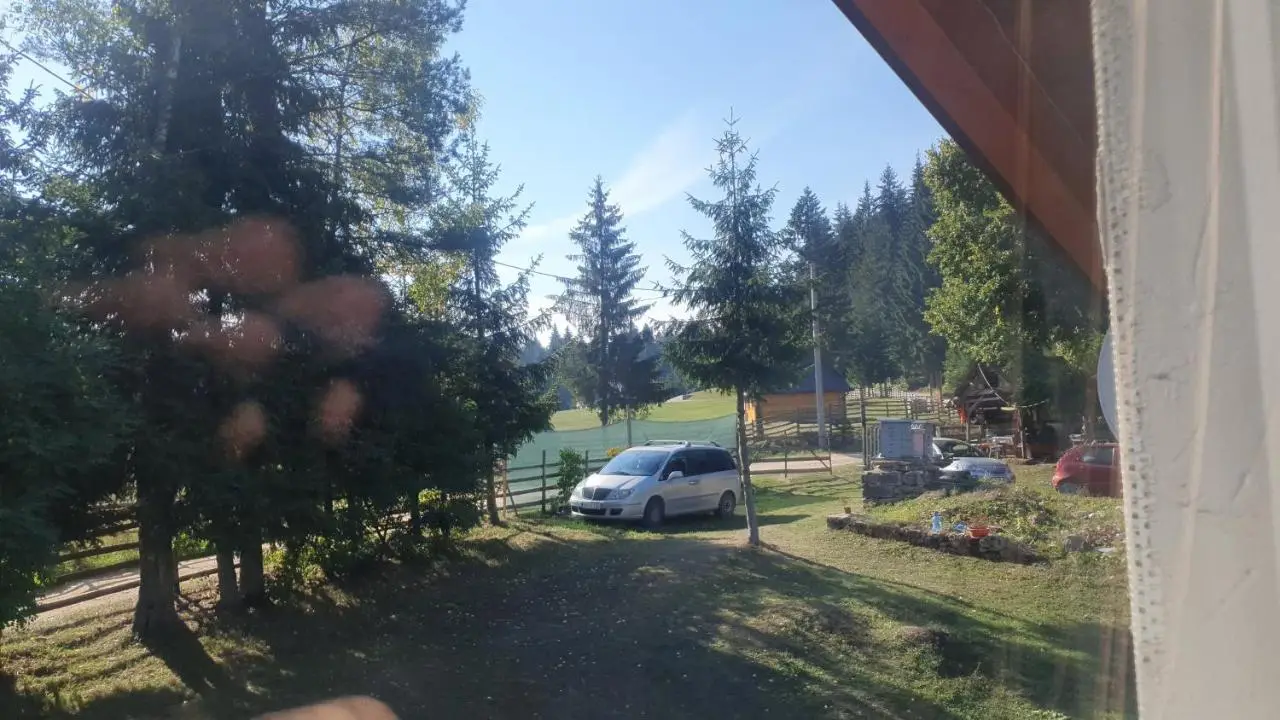 Planinska koliba Ajdanovici Jelovac Nisicka visoravan