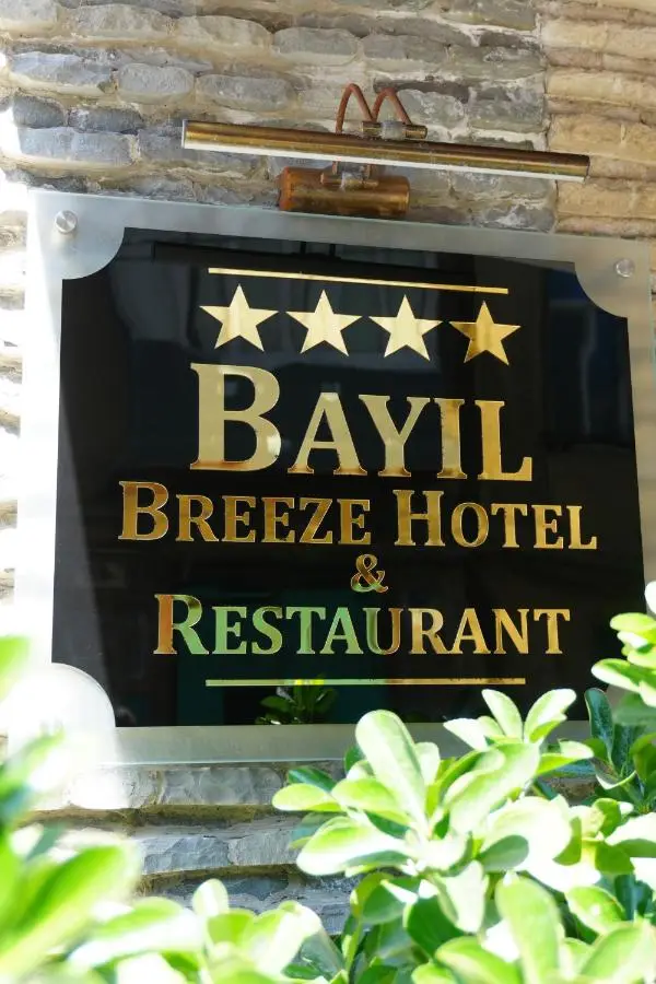 Bayil Breeze Hotel & Restaurant