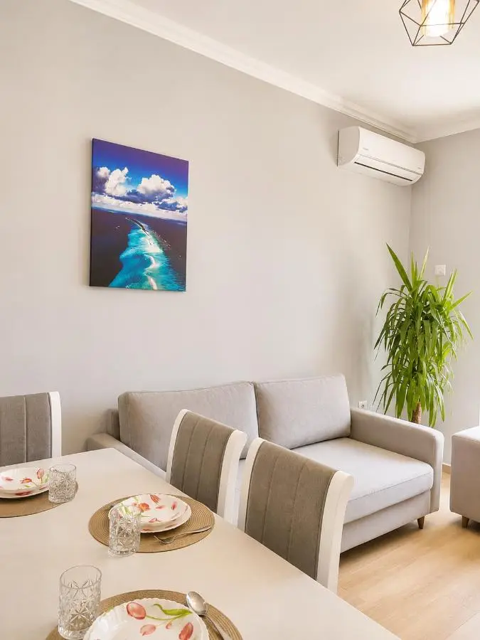 Flors Apartments