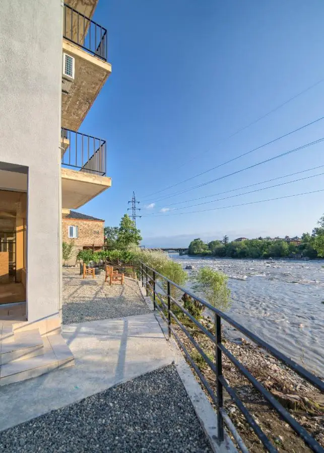 Four Seasons Riverside