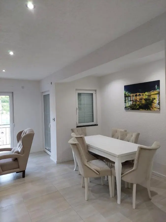 Villa AS na Jablaničkom jezeru