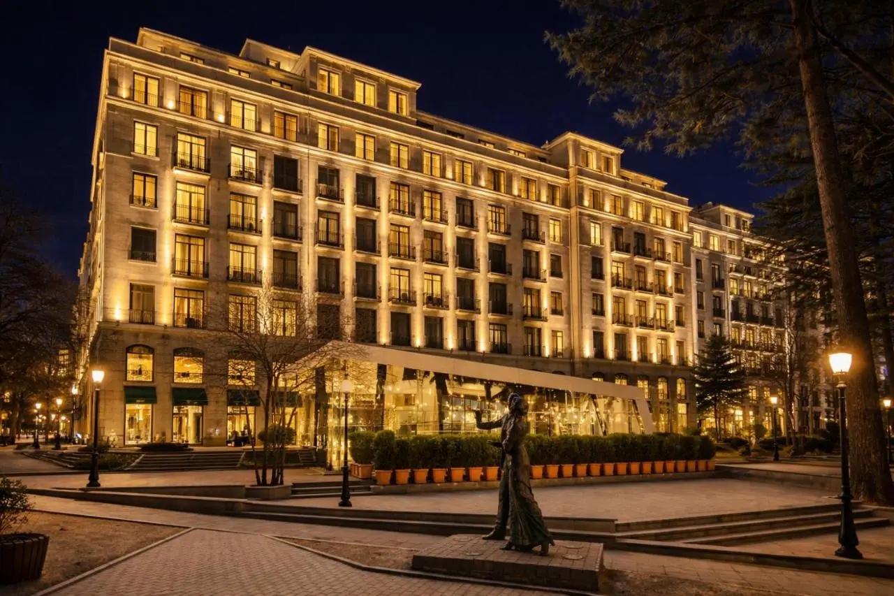 Liberty Square Apartment On Rustaveli