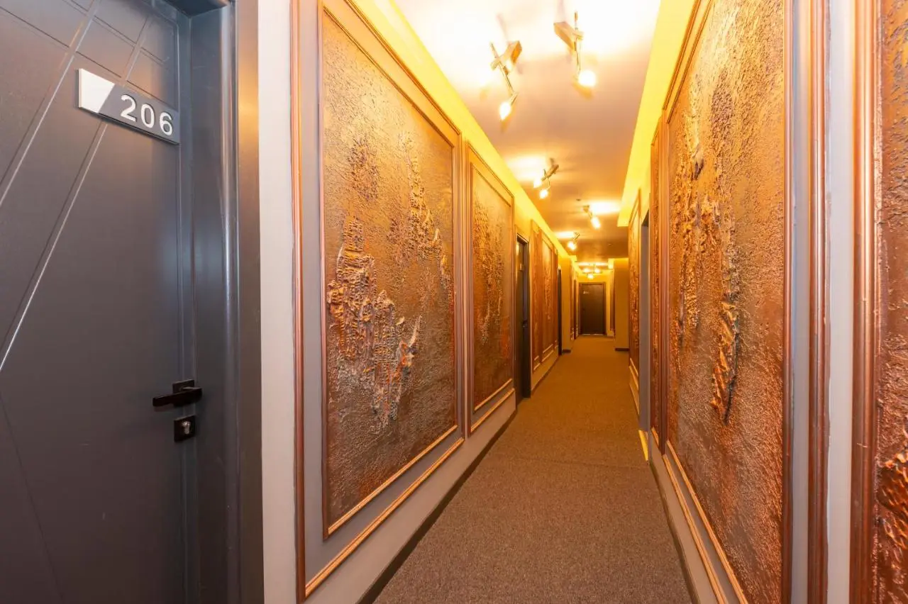 White Palace Hotel