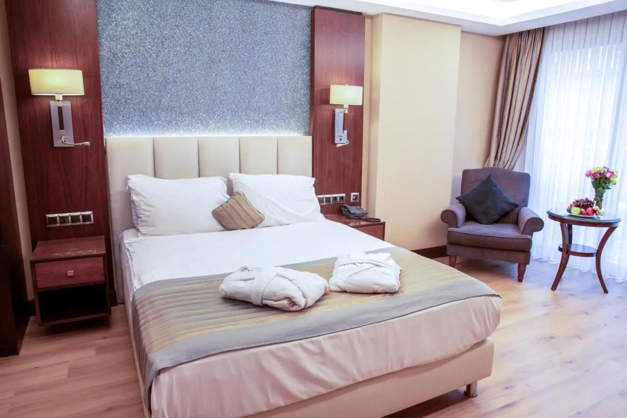Grand Aras Hotel & Suites