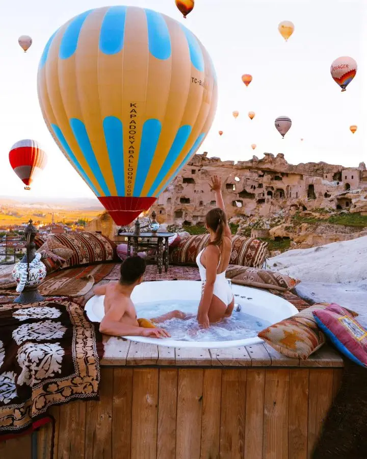 Seki Cave Hotel, Wake Up to Hot Air Balloons