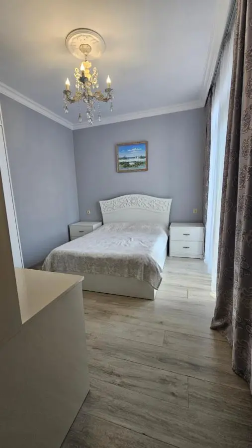 APARTMENT 7