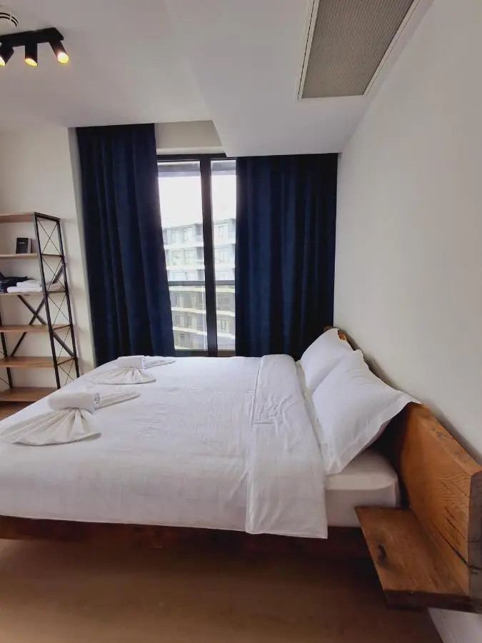 Bright Apart Near the Park Bedroom and Living