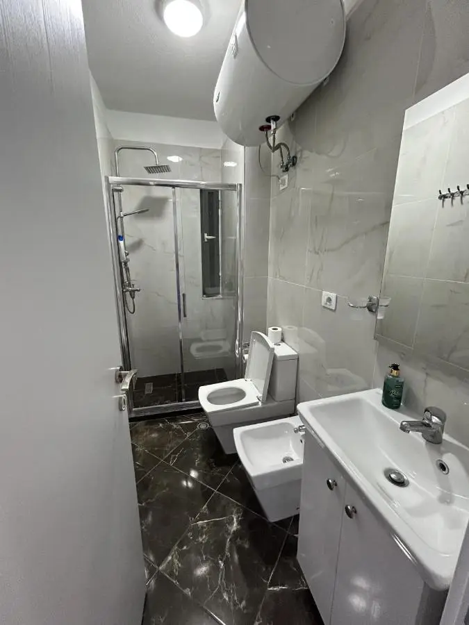 Center, Selvia White Apartment