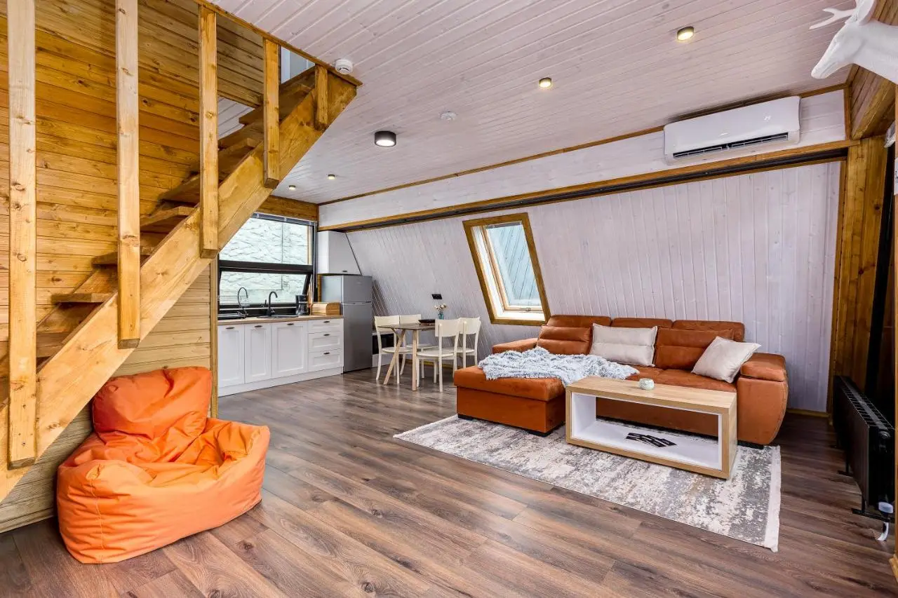 Luxury Cottages with Hot Tubes, Garden and BBQ