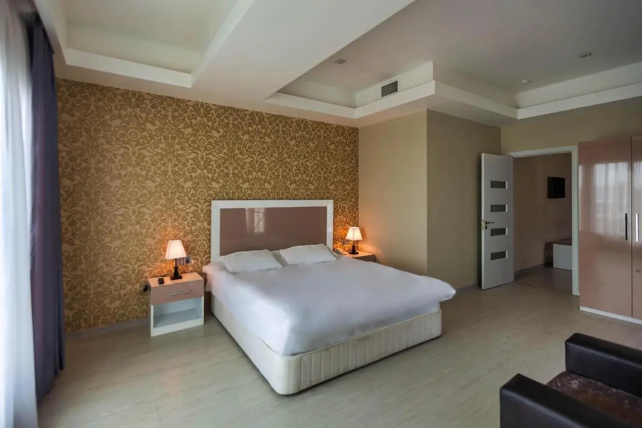 Diplomat Suites Hotel