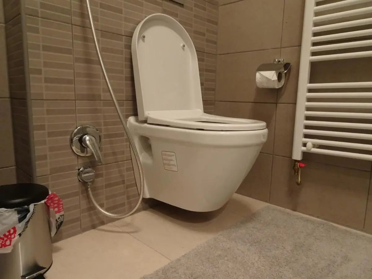 Quiet Apartment in City Center, Free Private Parking