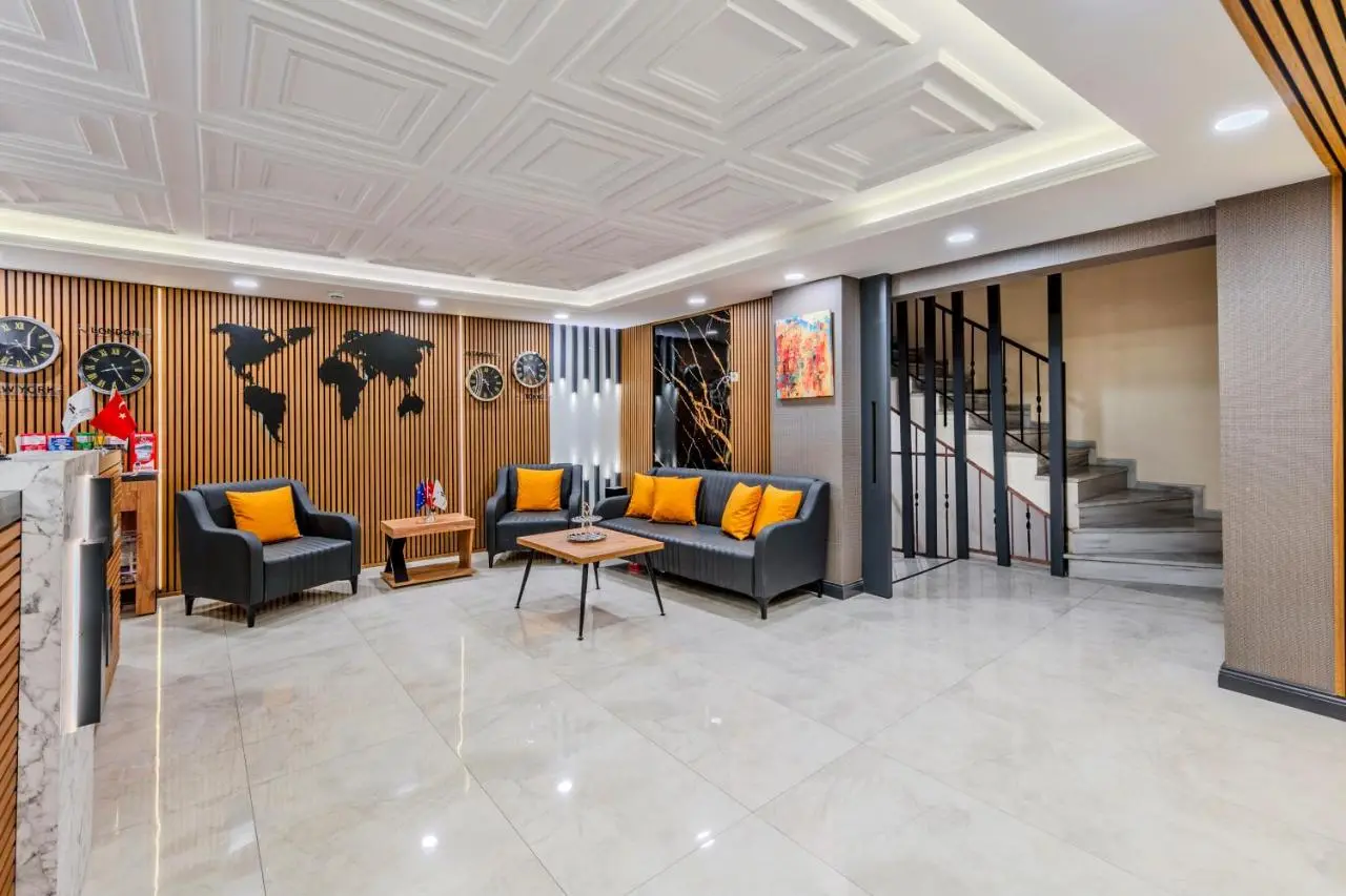 Roys Hotel & Suites