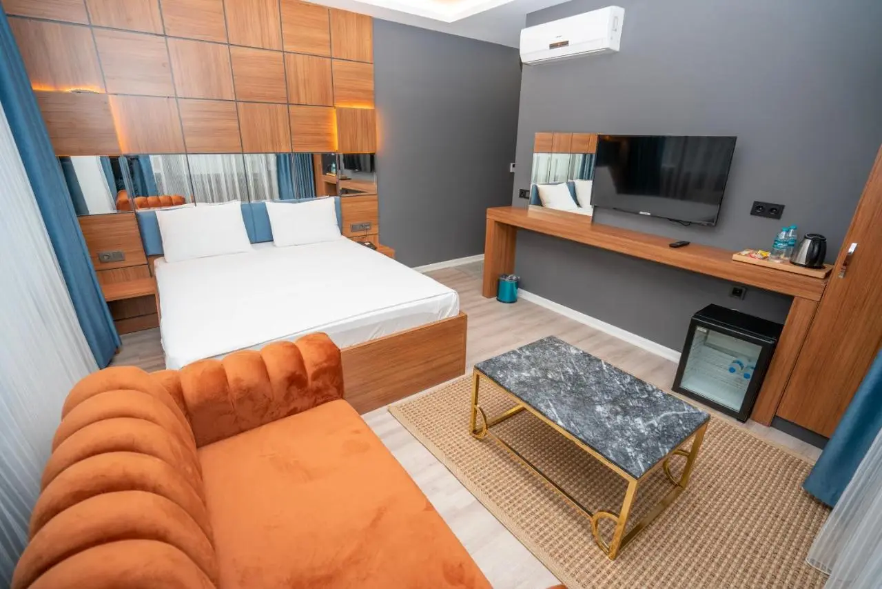 Center Suite