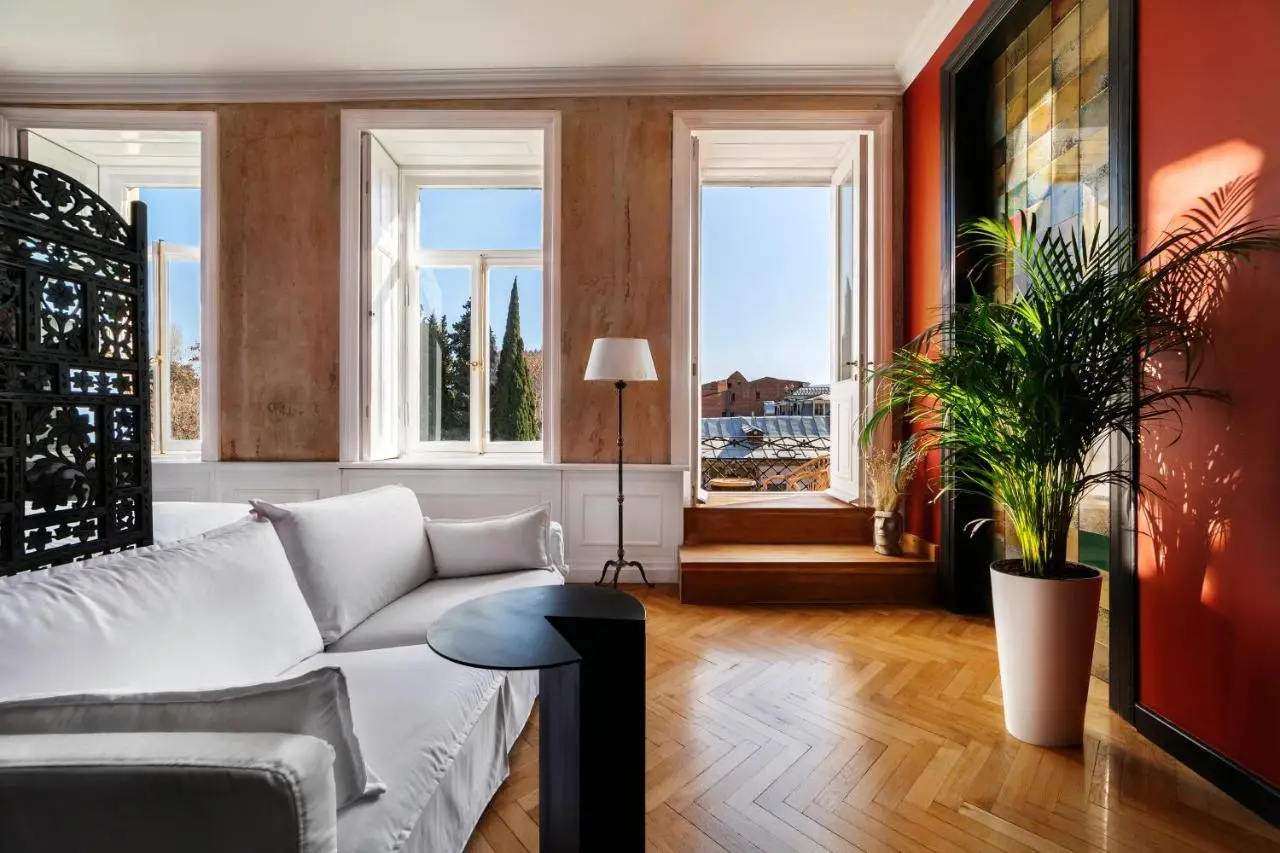 Unfound Door - Design Hotel