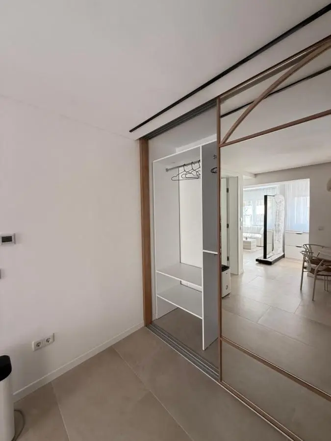 Apartment 528