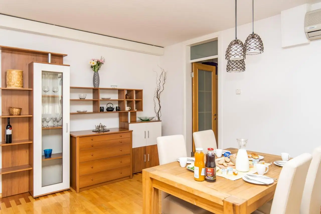 Modern 2BDR apartment in the center - FREE PARKING
