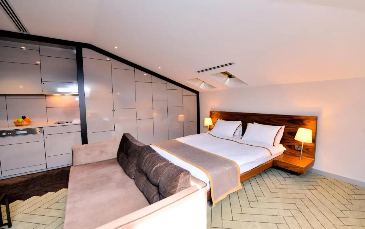 Upsuites Hotel