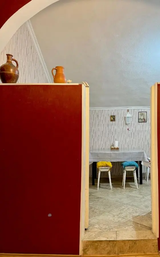 Old Tbilisi Authentic spacious 3BR Apartment with Balcony, Walk to Freedom Sq, Family friendly