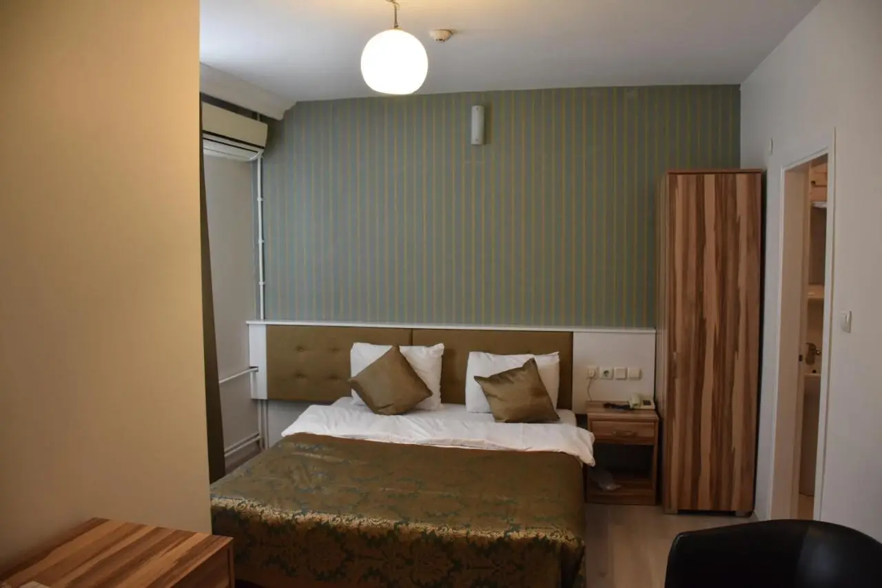 GROSS HOTEL