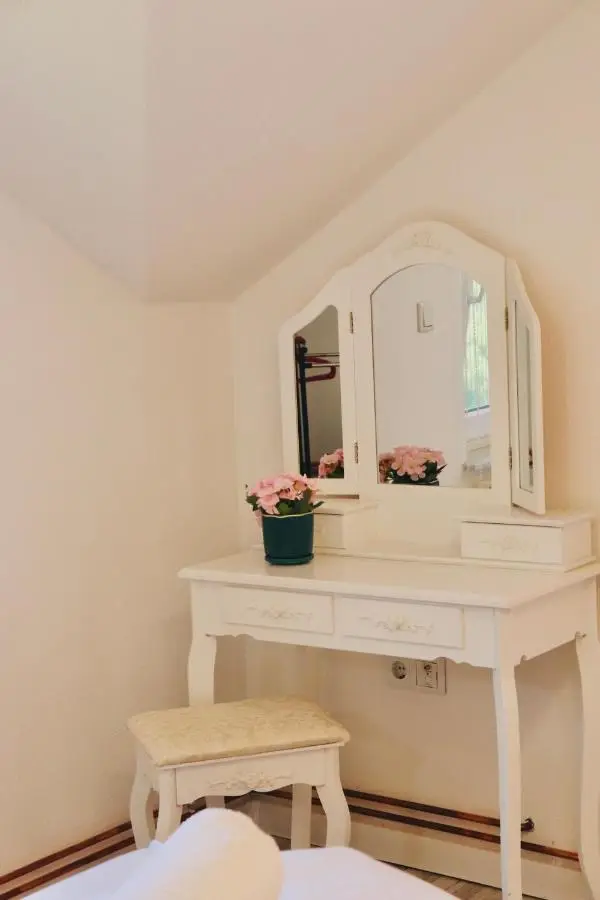 Villa Saraj with Swimming Pool & Jacuzzi near Sarajevo
