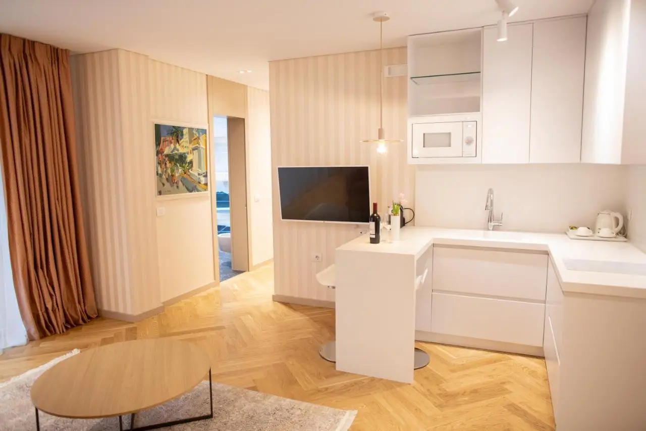 Seven Luxury Suites