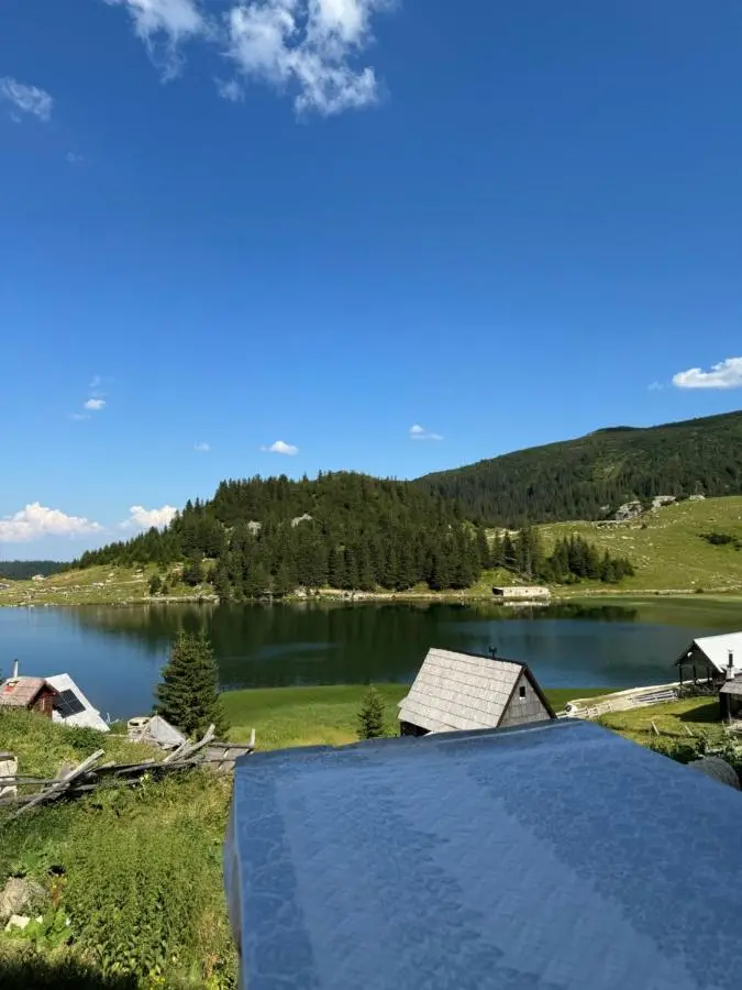 Prokoško jezero Zlatna koliba