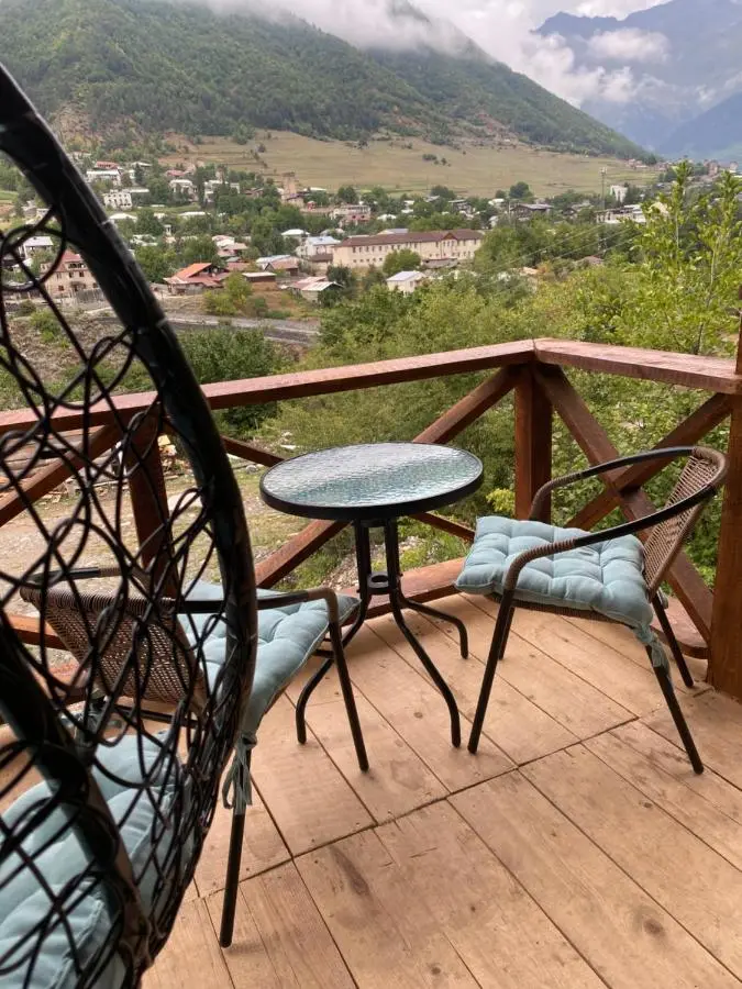 Cottage Cozy Side with Stunning Mountain View