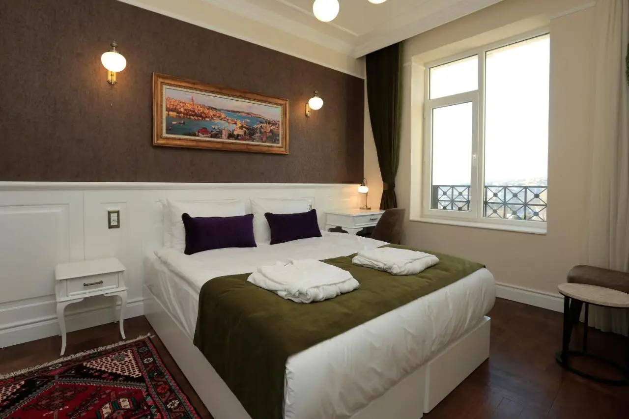 Art Nouveau Pera