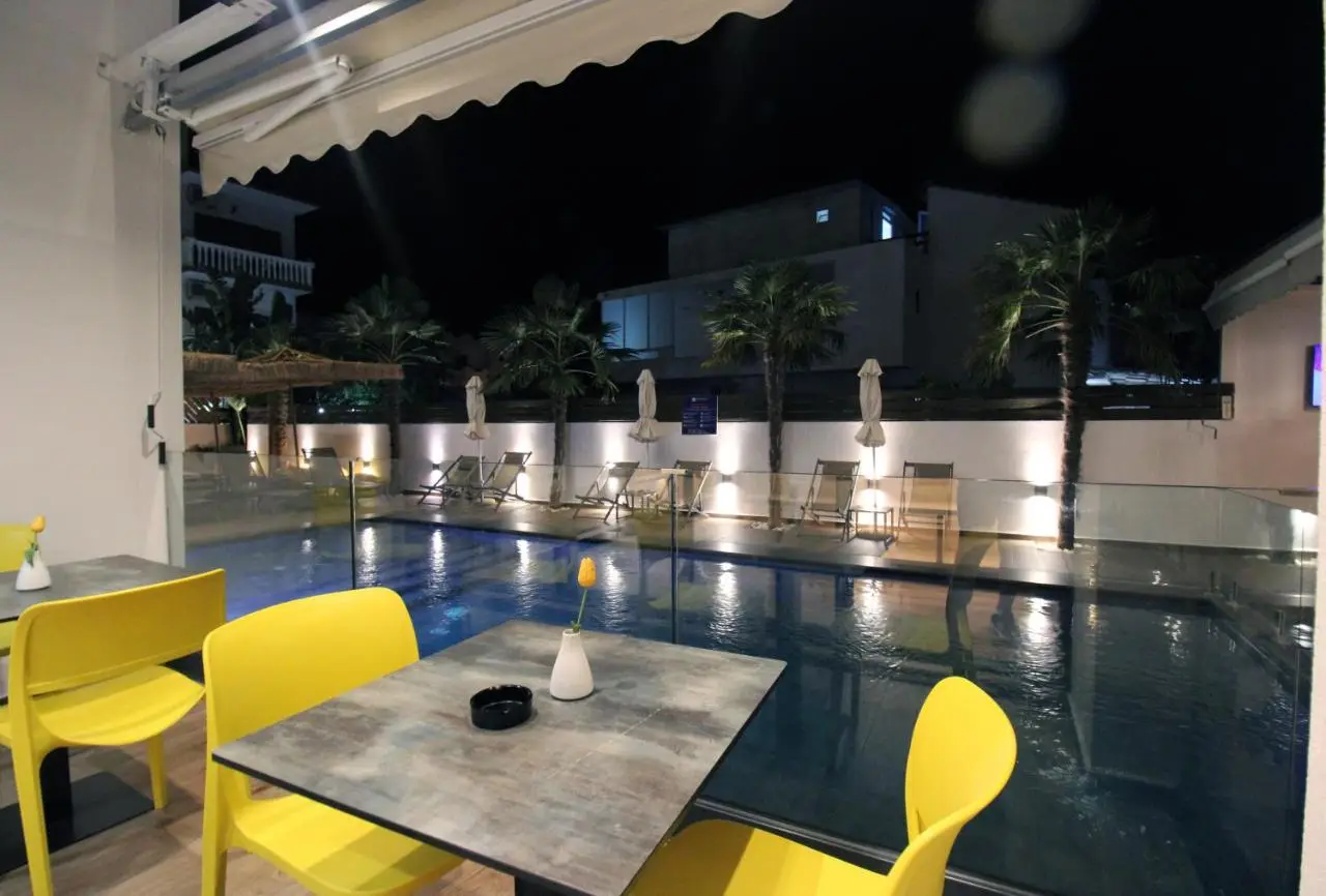 Valmar Hotel