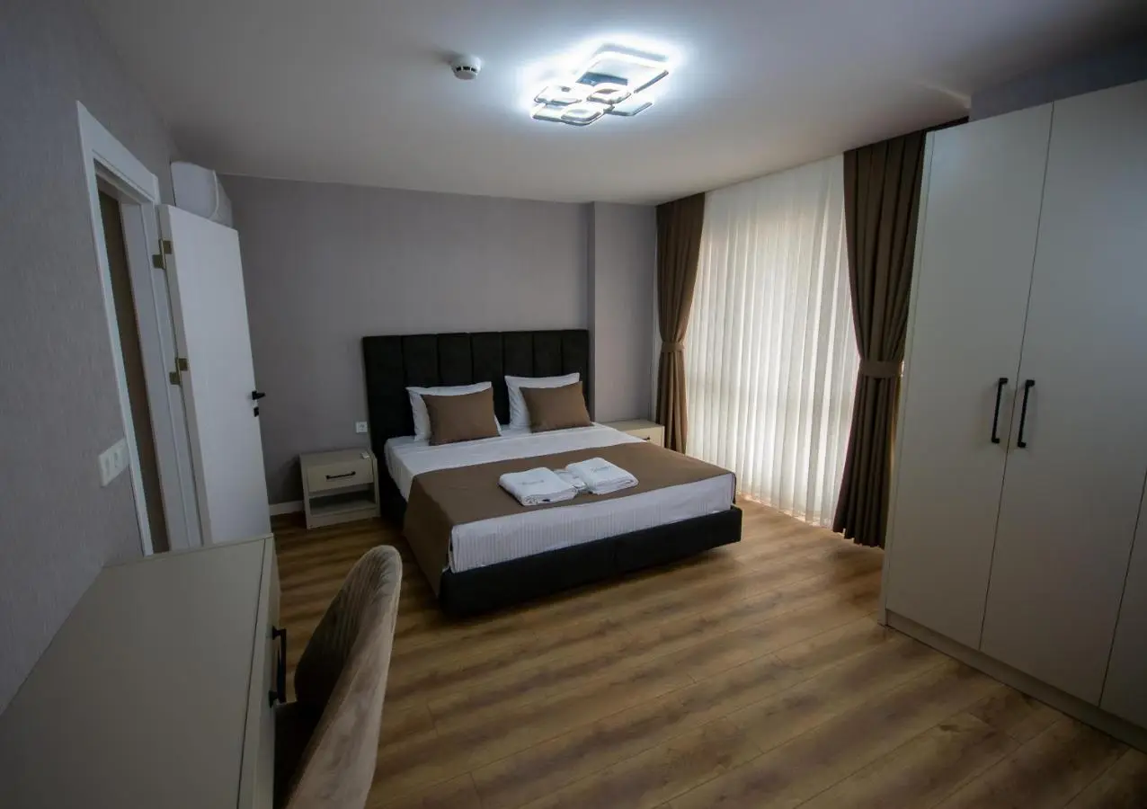 Luxury Life Suites