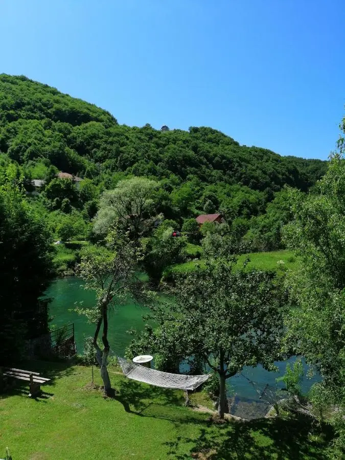 Domaćinstvo Una-Ostrovica
