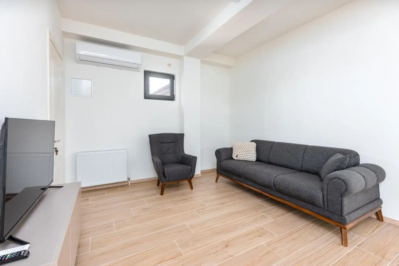 Fresh Air & Panoramic View (Floor 1 & 2)