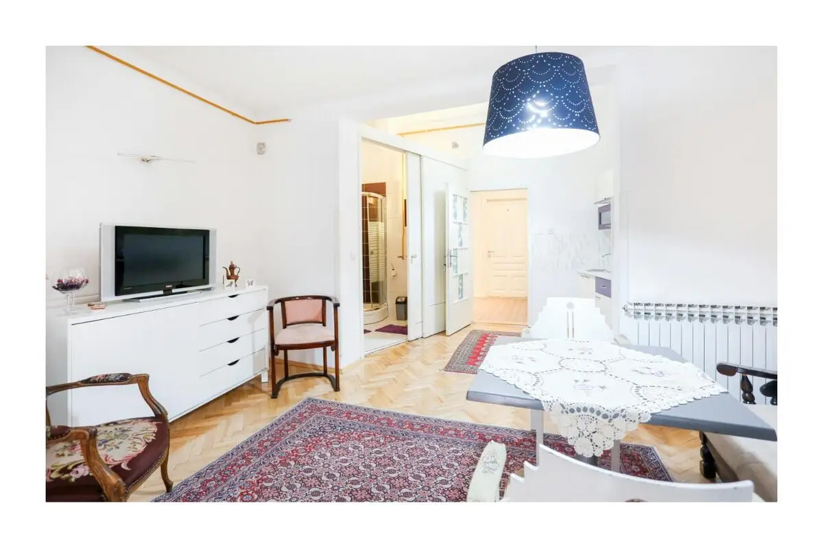 Teatar 4 - Big apartment with terace