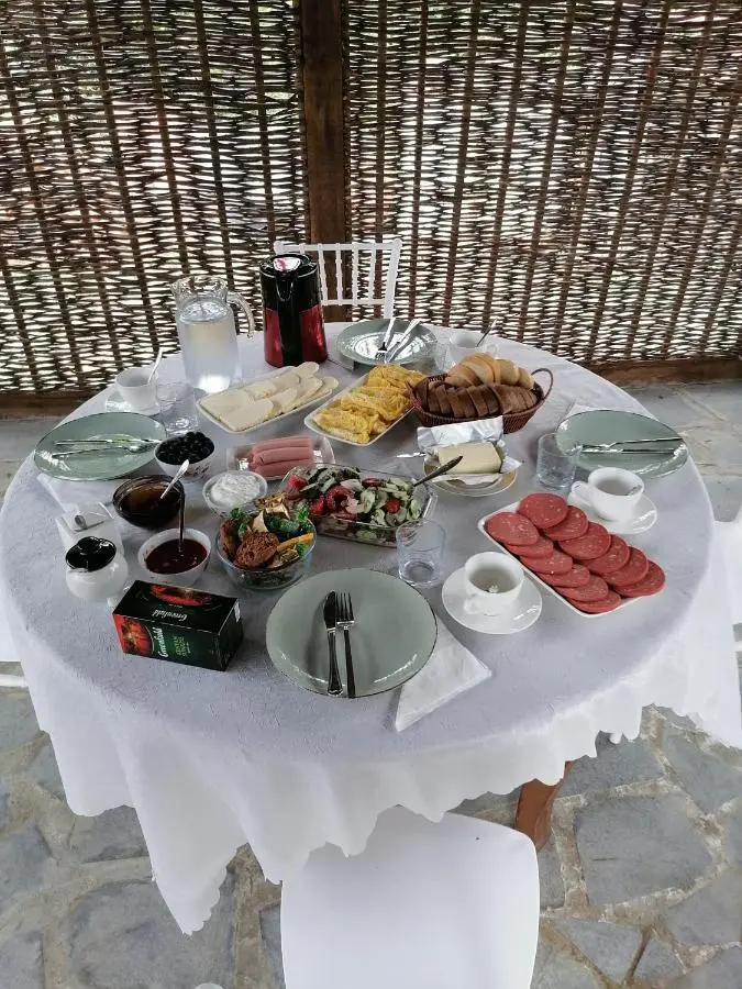 Villa Obcha - Whispering Vines Guesthouse