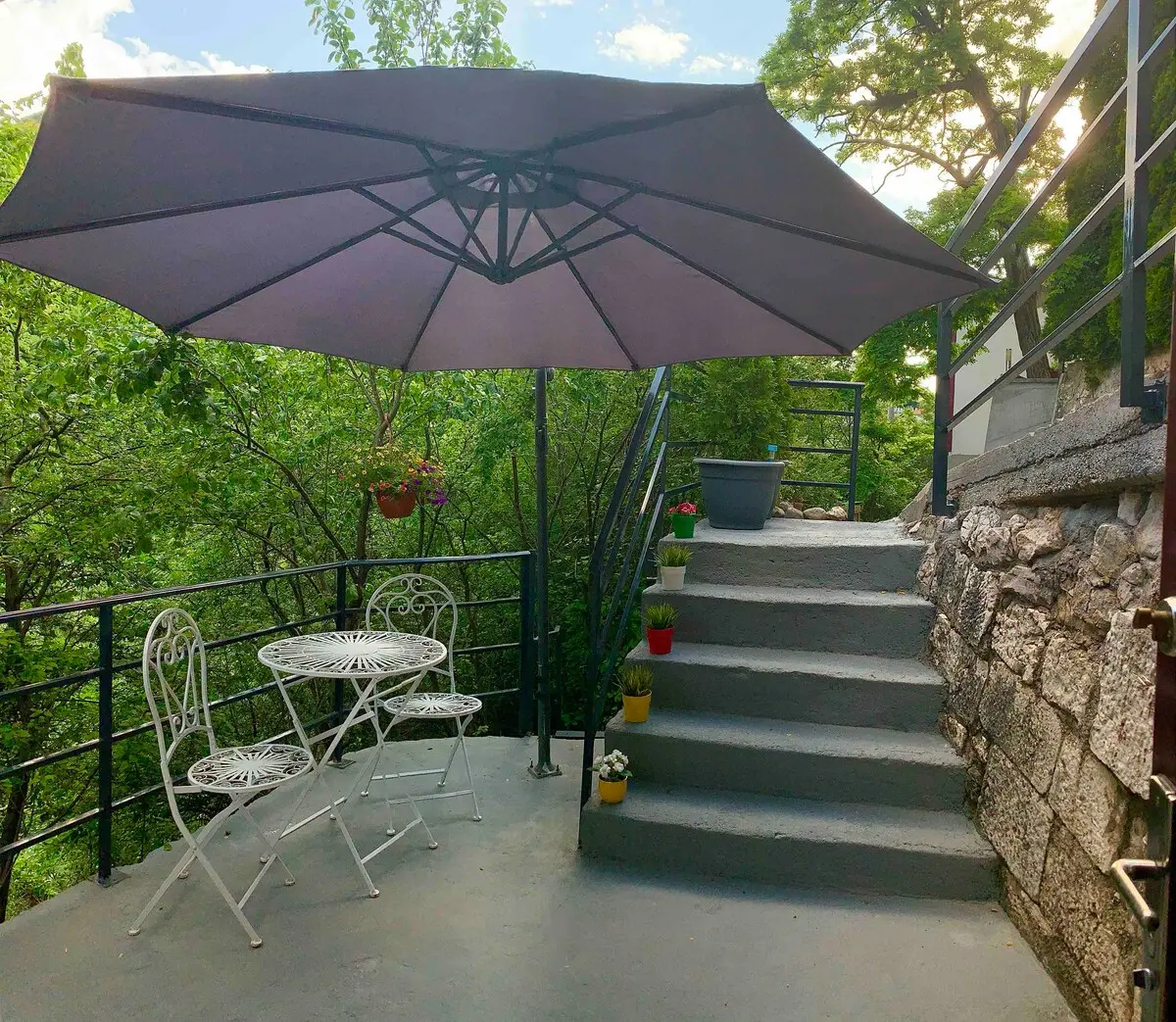 •OLD CITY garden studio• private parking