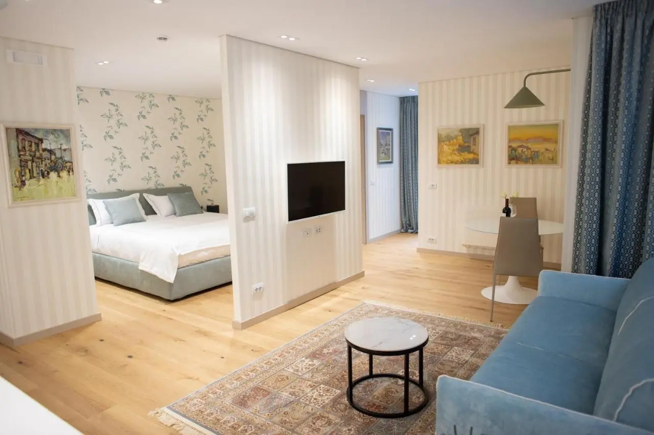 Seven Luxury Suites