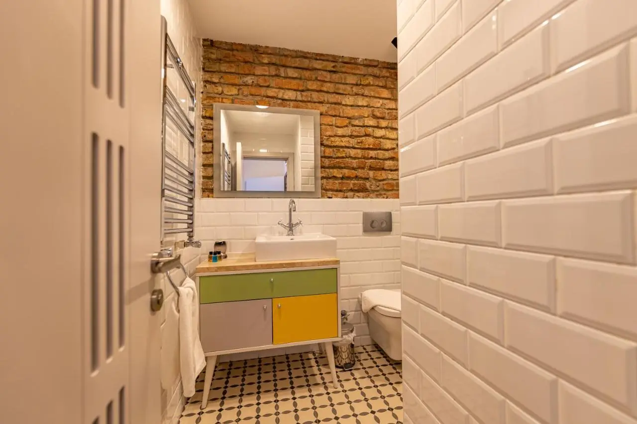 Calanthe Residence