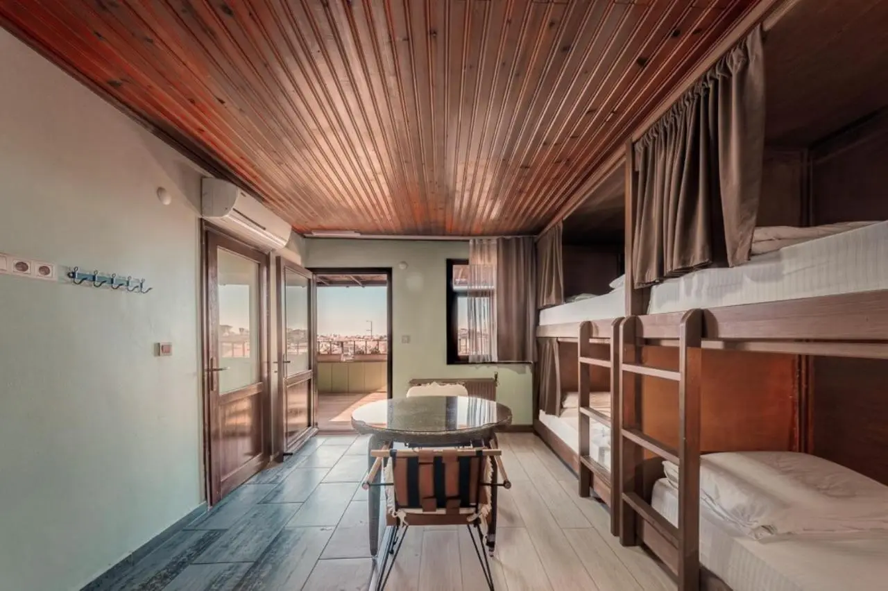 YOLO Hostel