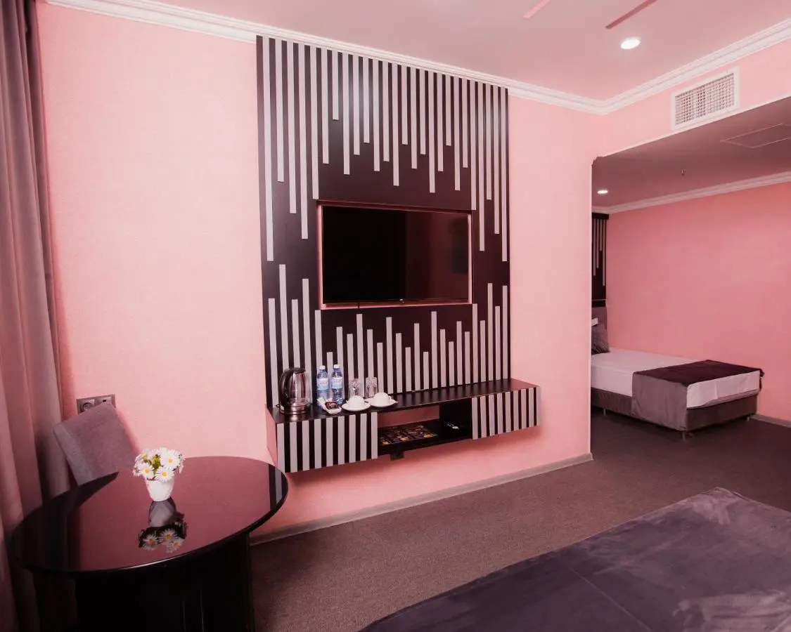 Corniche White City Hotel