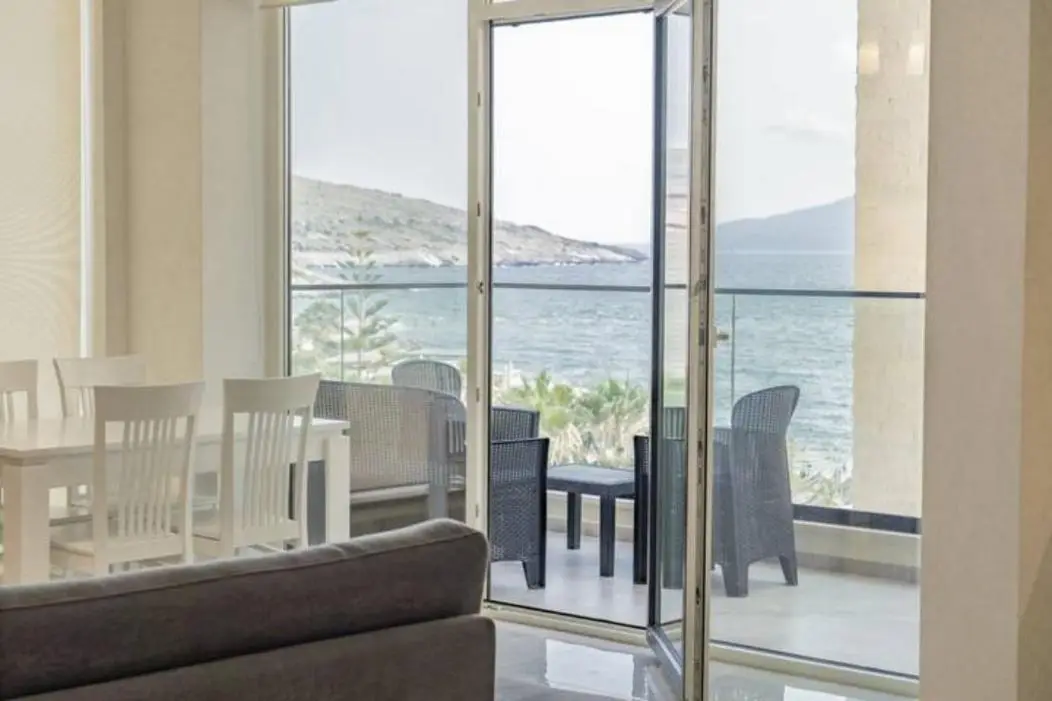 Beachfront Apartments- Horizon Residence