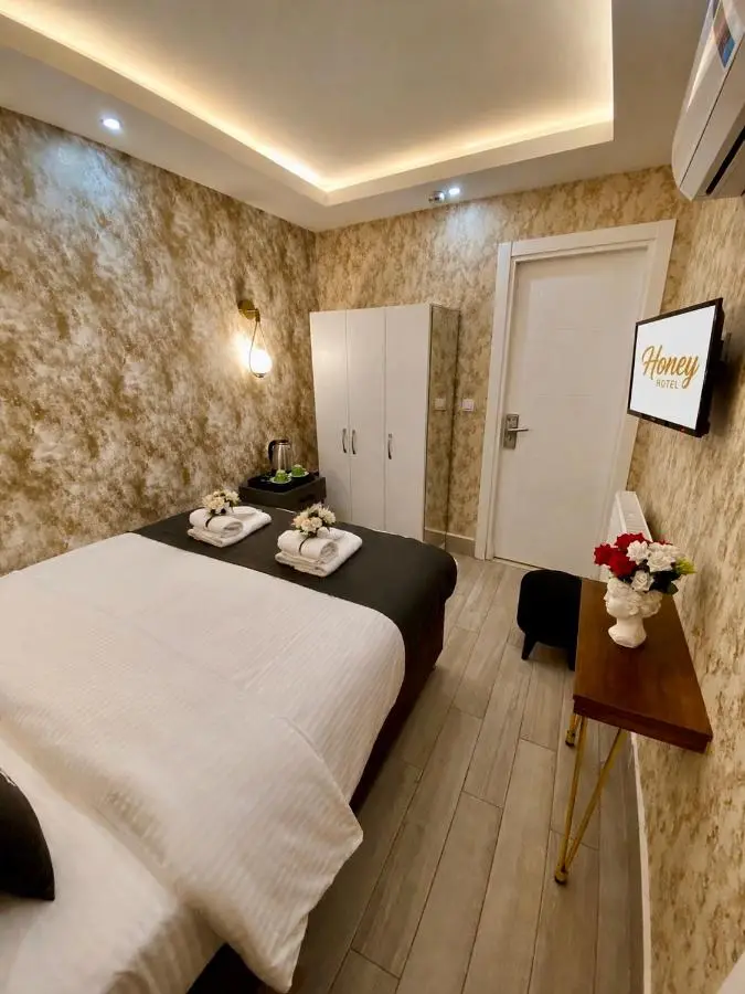 Honey Hotel