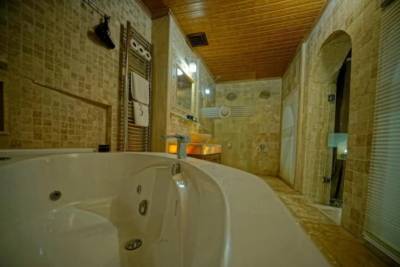 Holiday Cave Hotel