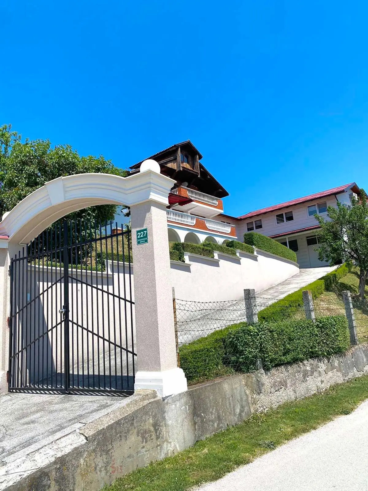 "Golden Hills Resort" Penthouse appartment.