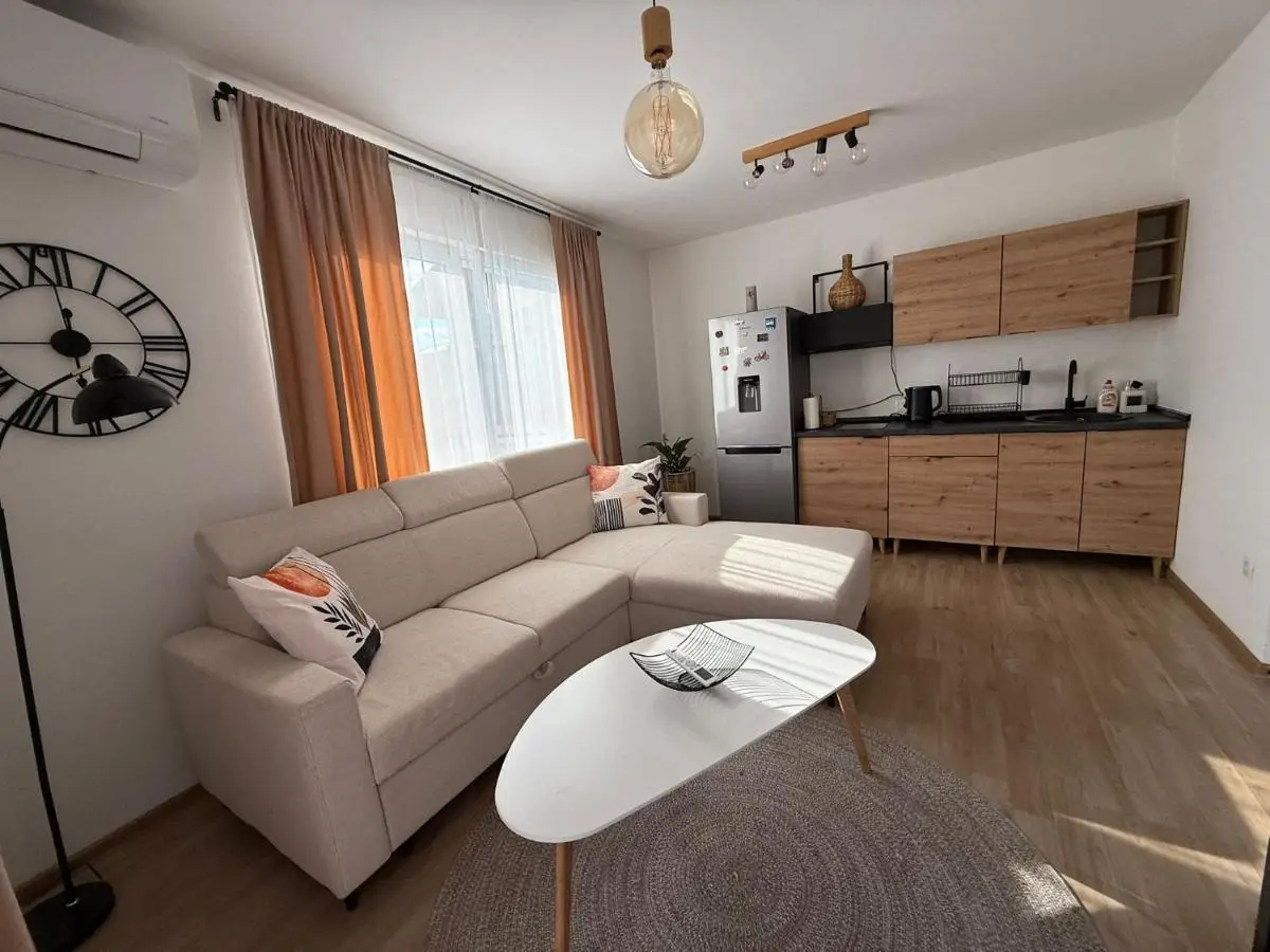 Apartment 528