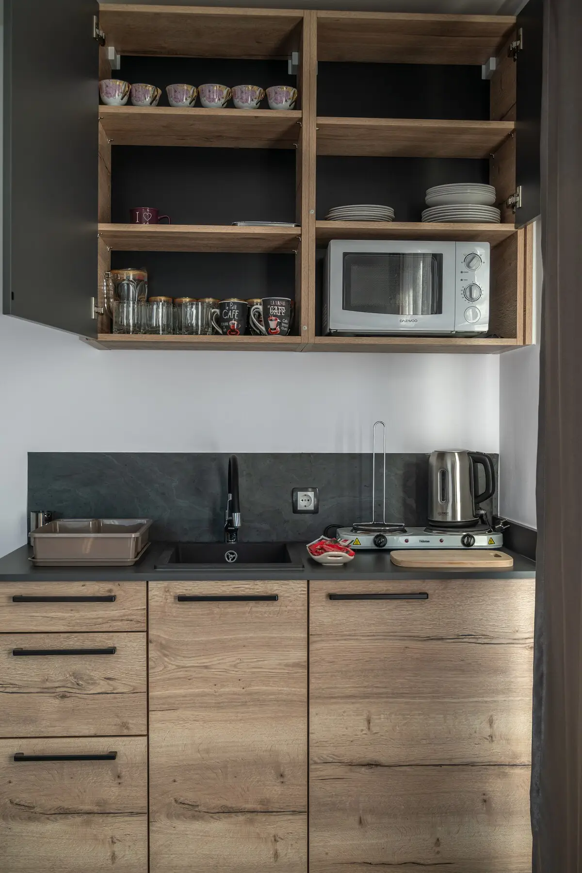Chic 1BDR Apt - Free Parking