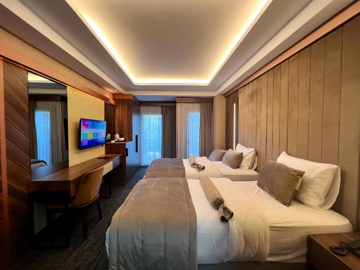 THE PARK HOTEL