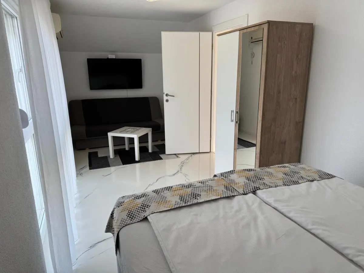 AM Una Lux House